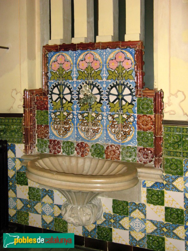 Mataró - Casa Coll i Regàs (Foto: Albert Esteves, 2007) Mataró - Casa Coll i Regàs