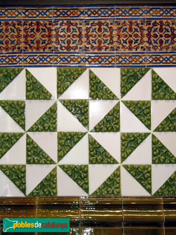 Mataró - Casa Coll i Regàs. Ceràmica (Foto: Albert Esteves, 2007) Mataró - Casa Coll i Regàs. Ceràmica