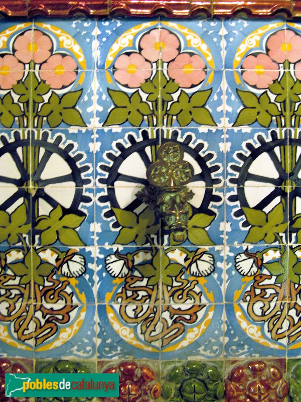 Mataró - Casa Coll i Regàs. Ceràmica (Foto: Albert Esteves, 2007) Mataró - Casa Coll i Regàs. Ceràmica