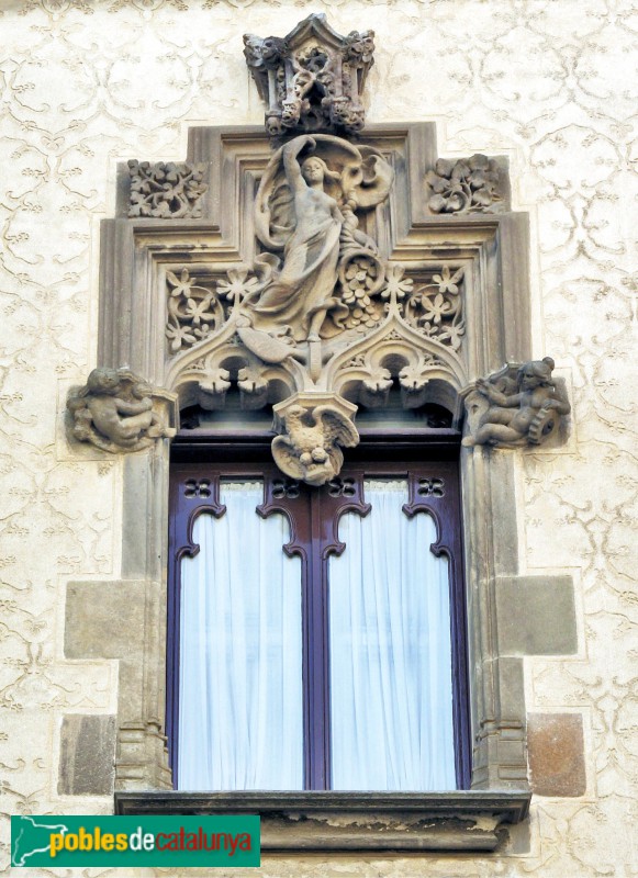 Mataró - Casa Coll i Regàs. Escultura (Foto: Albert Esteves, 2007) Mataró - Casa Coll i Regàs. Escultura