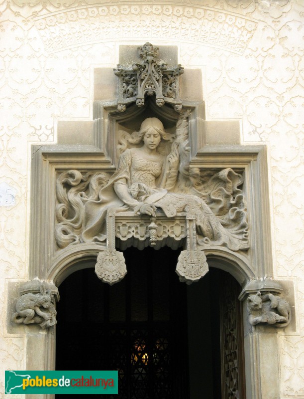 Mataró - Casa Coll i Regàs. Escultura (Foto: Albert Esteves, 2007) Mataró - Casa Coll i Regàs. Escultura