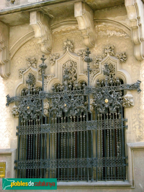 Mataró - Casa Coll i Regàs. Ferro forjat (Foto: Albert Esteves, 2007) Mataró - Casa Coll i Regàs. Ferro forjat