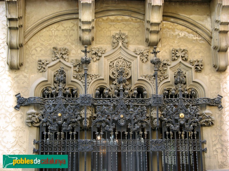 Mataró - Casa Coll i Regàs. Ferro forjat (Foto: Albert Esteves, 2007) Mataró - Casa Coll i Regàs. Ferro forjat