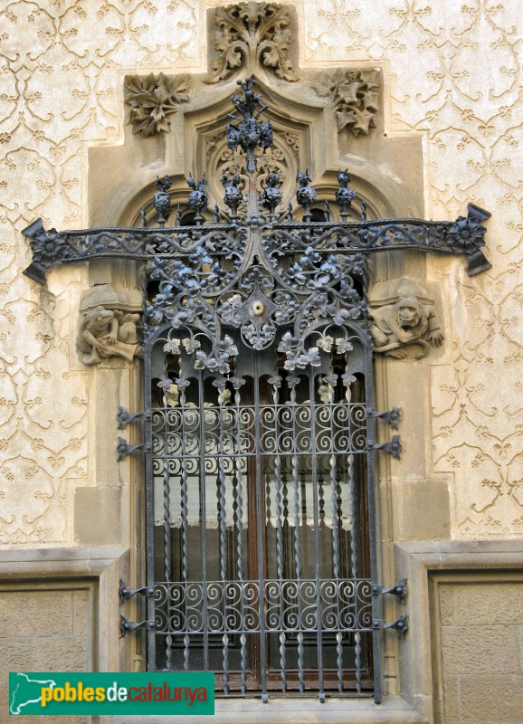Mataró - Casa Coll i Regàs. Ferro forjat (Foto: Albert Esteves, 2007) Mataró - Casa Coll i Regàs. Ferro forjat