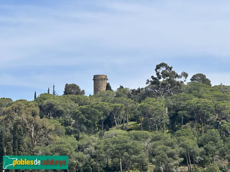 Arenys de Mar - Torre dels Encantats, des de Caldestes (Foto: Albert Esteves, 2025) Arenys de Mar - Torre dels Encantats, des de Caldestes
