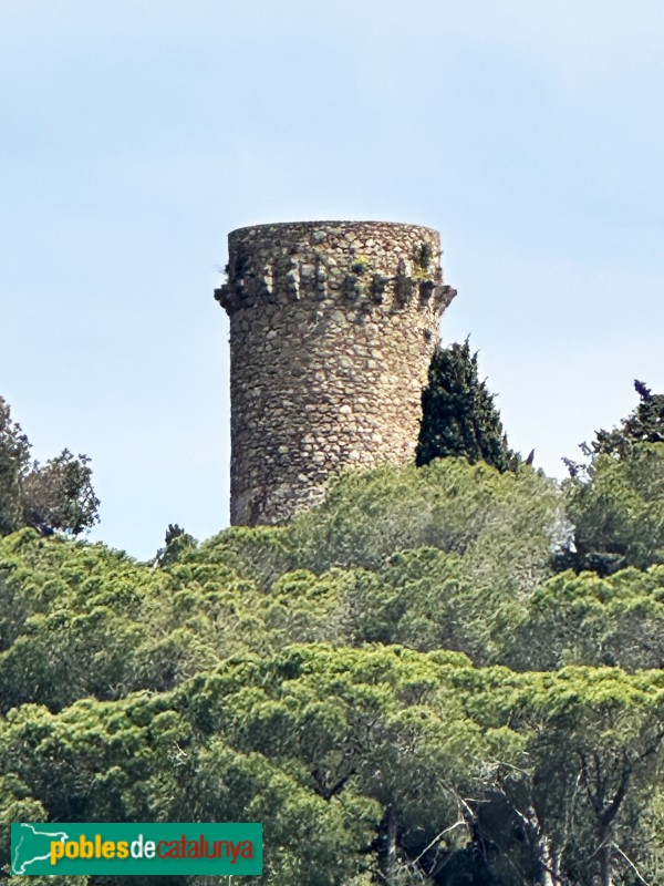 Arenys de Mar - Torre dels Encantats, des de Caldestes (Foto: Albert Esteves, 2025) Arenys de Mar - Torre dels Encantats, des de Caldestes