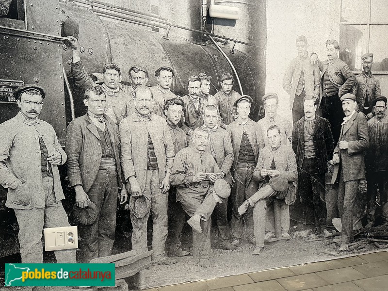 Vilanova i la Geltrú - Museu del Ferrocarril. Fotografia antiga de ferroviaris (Foto: Albert Esteves, 2025) Vilanova i la Geltrú - Museu del Ferrocarril. Fotografia antiga de ferroviaris