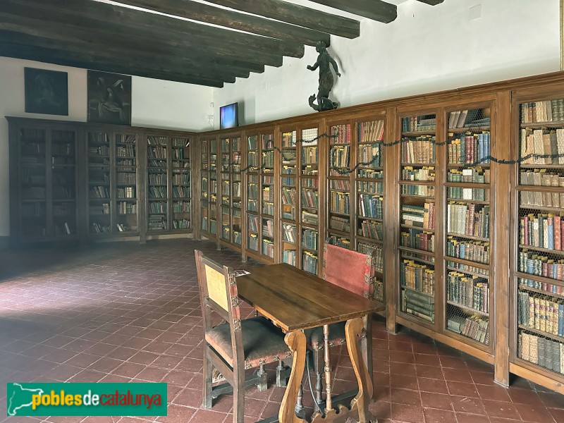 Monestir d'Escornalbou. Mansió d'Eduard Toda. Biblioteca (Foto: Albert Esteves, 2025) Monestir d'Escornalbou. Mansió d'Eduard Toda. Biblioteca