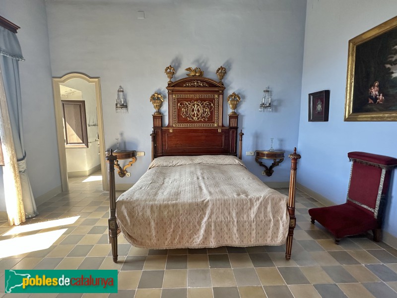 Monestir d'Escornalbou. Mansió d'Eduard Toda. Cambra del Cardenal Francesc Vidal i Barraquer (Foto: Albert Esteves, 2025) Monestir d'Escornalbou. Mansió d'Eduard Toda. Cambra del Cardenal Francesc Vidal i Barraquer