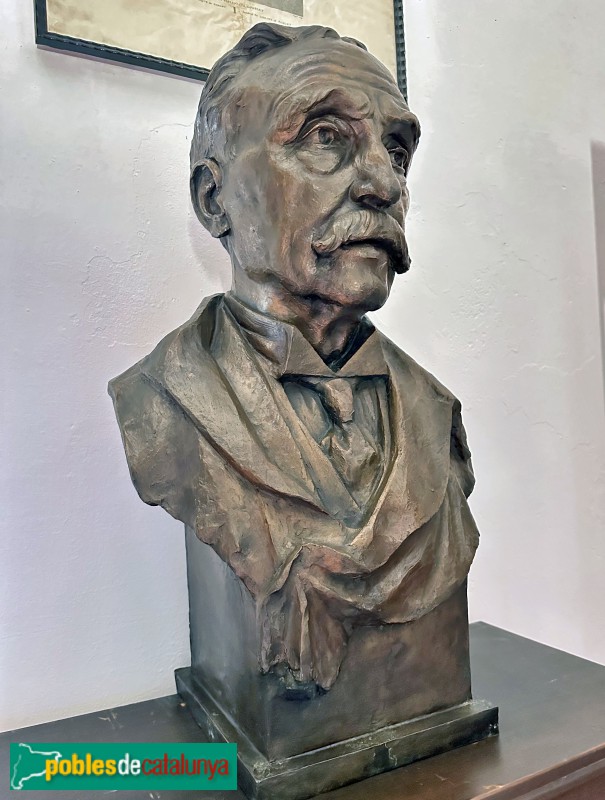 Monestir d'Escornalbou. Bust d'Eduard Toda (Foto: Albert Esteves, 2025) Monestir d'Escornalbou. Bust d'Eduard Toda
