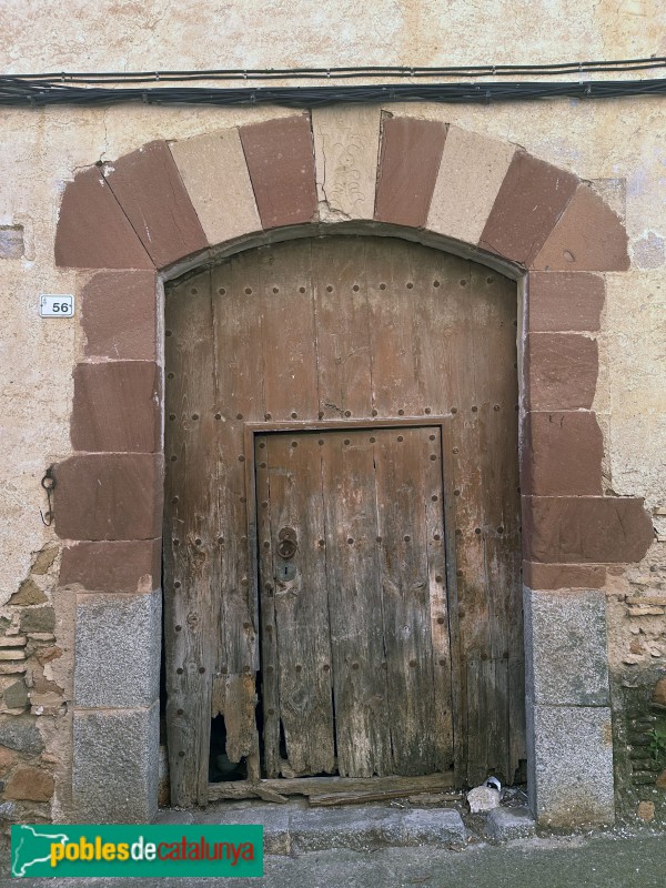 Riudecanyes - Portal 1774 (Foto: Albert Esteves, 2025) Riudecanyes - Portal 1774