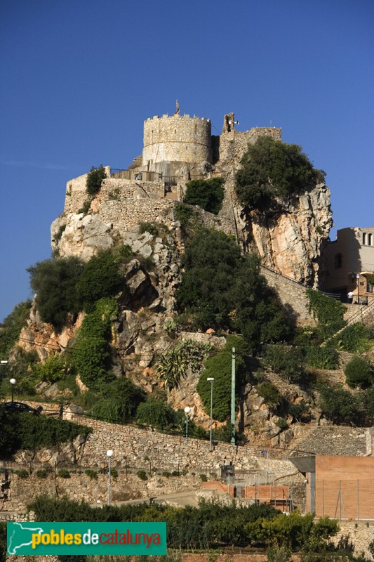 Pratdip - El castell amb el dipòsit dels anys 60 (Foto: Wikimedia Commons, 2007) Pratdip - El castell amb el dipòsit dels anys 60