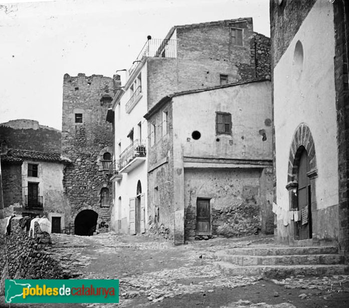 Pratdip - Torre de Cal Capet i Portal (Foto: Josep Salvany -Fons Salvany. Biblioteca de Catalunya-, 1926) Pratdip - Torre de Cal Capet i Portal