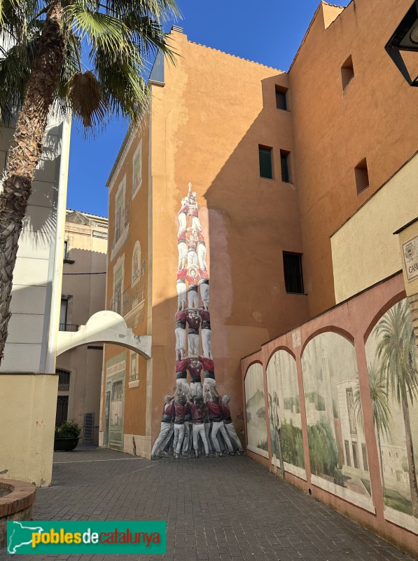 El Vendrell - Murals de la plaça Ramon i Vidales (Foto: Albert Esteves, 2025) El Vendrell - Murals de la plaça Ramon i Vidales