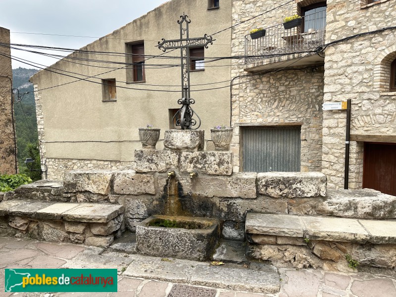 Capafonts - Nucli antic. Font i creu de la Santa Missió