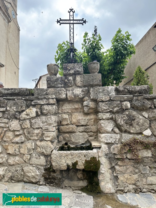 Capafonts - Nucli antic. Font i creu de la Santa Missió