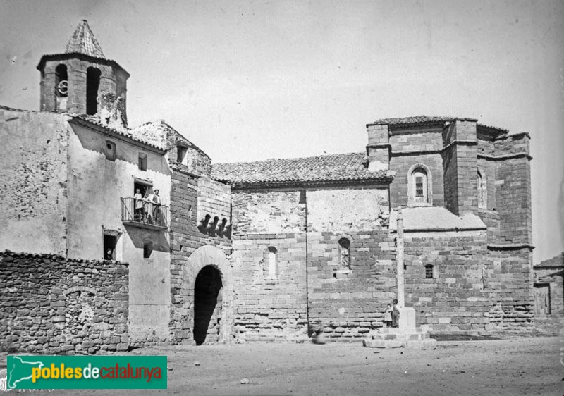 Prades - Església de Santa Maria (Foto: <i>Anton Damians -Arxiu Fotogràfic Centre Excursionista de Catalunya-</i>, c.1915) Prades - Església de Santa Maria