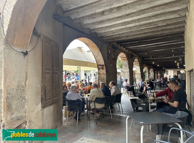 Prades - Porxos de la plaça Major (Foto: Albert Esteves, 2025) Prades - Porxos de la plaça Major