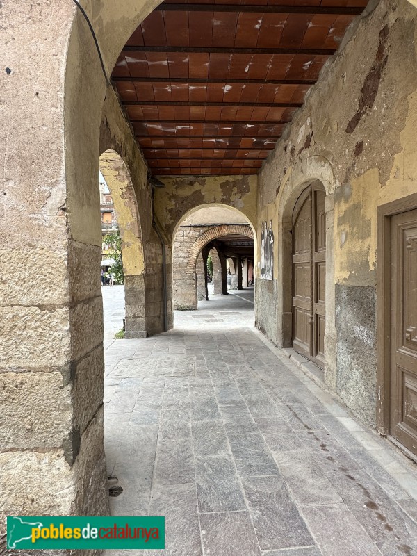 Prades - Porxos de la plaça Major (Foto: Albert Esteves, 2025) Prades - Porxos de la plaça Major