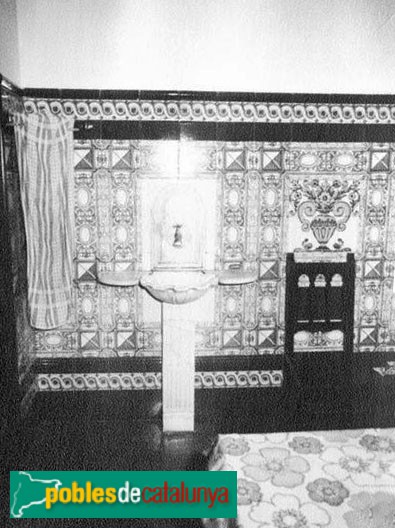 Vilablareix - Can Saüc (Foto: <i>N. Romagós -calaix.gencat.cat</i>, 1983) Vilablareix - Can Saüc