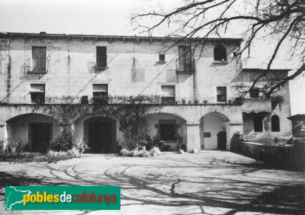 Vilablareix - Can Saüc (Foto: <i>N. Romagós -calaix.gencat.cat</i>, 1983) Vilablareix - Can Saüc