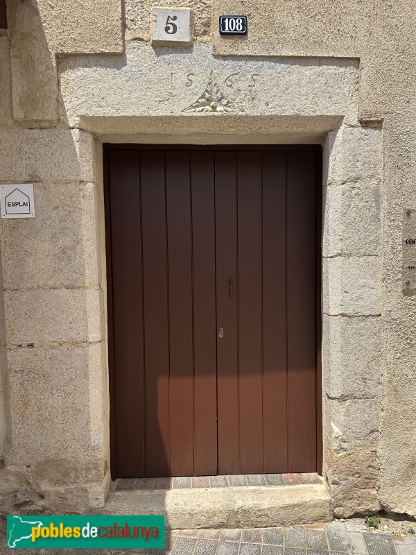 Vilablareix - El Perelló. Porta de Can Ballí (Foto: Albert Esteves, 2025) Vilablareix - El Perelló. Porta de Can Ballí