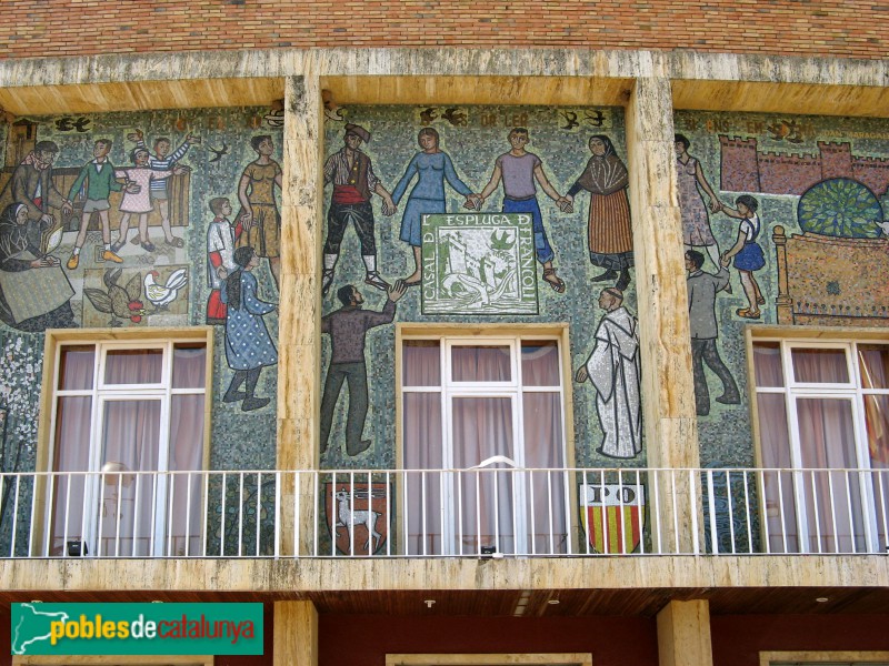 L'Espluga de Francolí - Casal de l'Espluga. Mosaic de Llucià Navarro (Foto: Albert Esteves, 2009) L'Espluga de Francolí - Casal de l'Espluga. Mosaic de Llucià Navarro