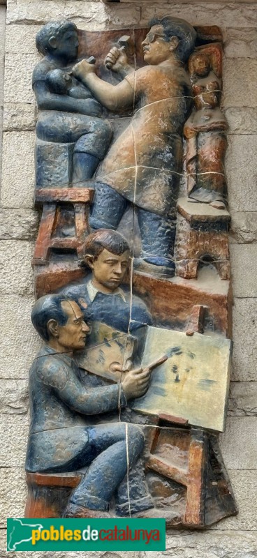 Girona - Bloc d'habitatges La Caixa. Relleu ceràmic