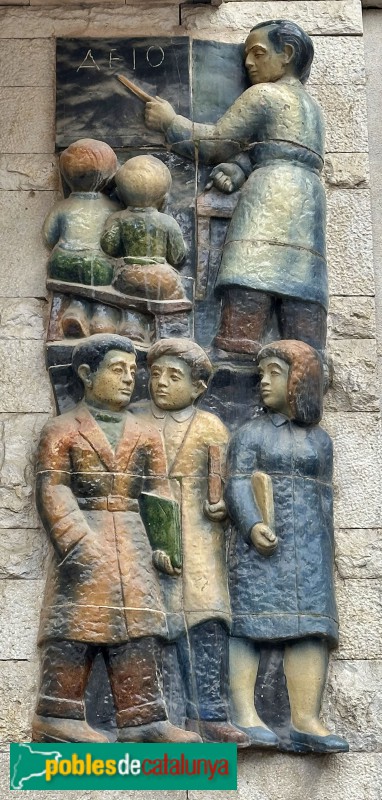 Girona - Bloc d'habitatges La Caixa. Relleu ceràmic
