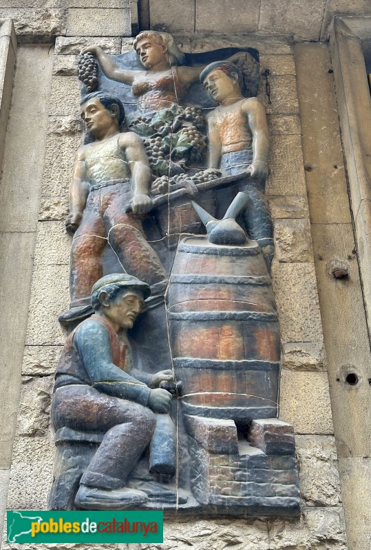 Girona - Bloc d'habitatges La Caixa. Relleu ceràmic