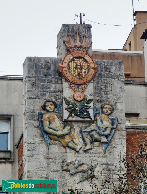 Girona - Bloc d'habitatges La Caixa. Relleu ceràmic