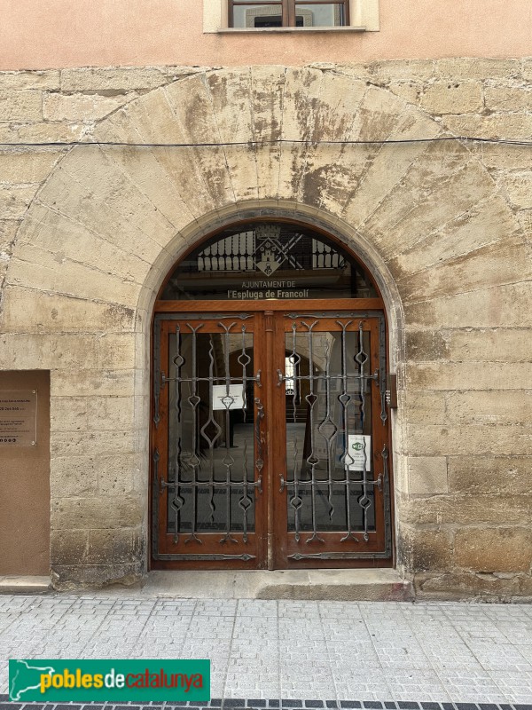 L'Espluga de Francolí - Portal adovellat (Foto: Albert Esteves, 2025) L'Espluga de Francolí - Portal adovellat