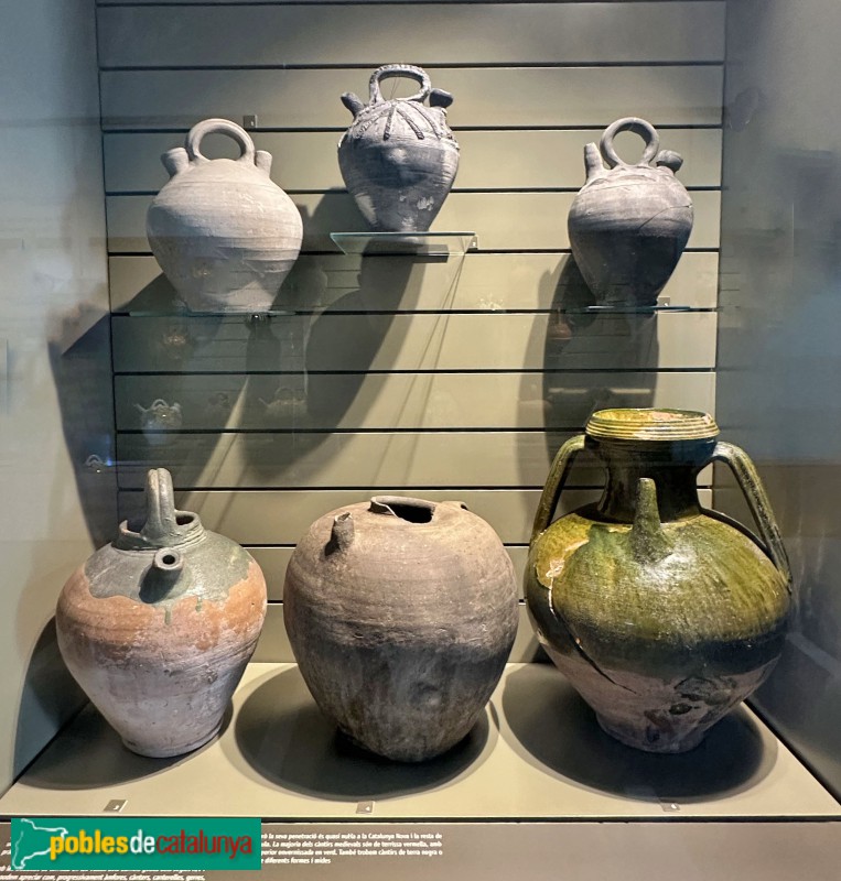 Museu del Càntir - Càntirs barcelonins dels segles XIII-XIV-XV (Foto: Albert Esteves, 2025) Museu del Càntir - Càntirs barcelonins dels segles XIII-XIV-XV