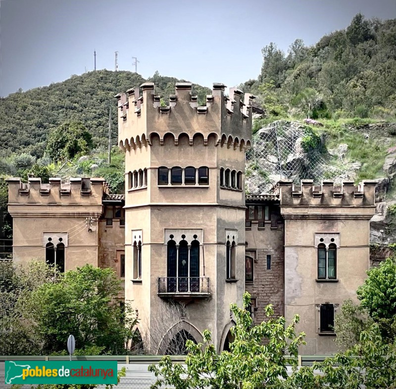 Figaró-Montmany - Castell de Rubinat. Postal antiga (Foto: Lola Fernández, 2025) Figaró-Montmany - Castell de Rubinat. Postal antiga
