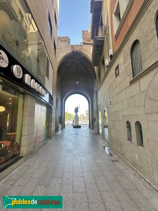 Lleida - Portal de Pont (Foto: Albert Esteves, 2025) Lleida - Portal de Pont