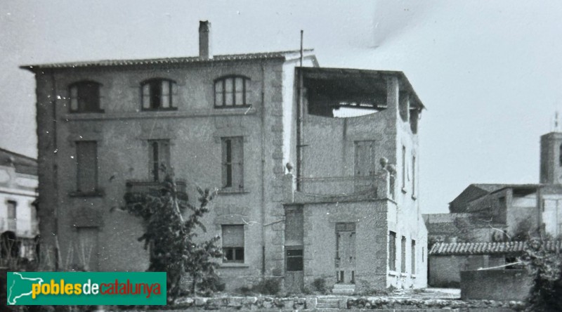 Sant Cugat Sesgarrigues - La Serra Nova (Autoria i data de la foto desconegudes) Sant Cugat Sesgarrigues - La Serra Nova (Autoria i data de la foto desconegudes)