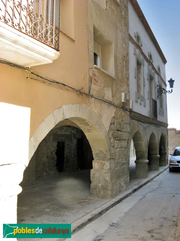 Linyola - Plaça de l´Església (Foto: Albert Esteves, 2008) Linyola - Plaça de l´Església