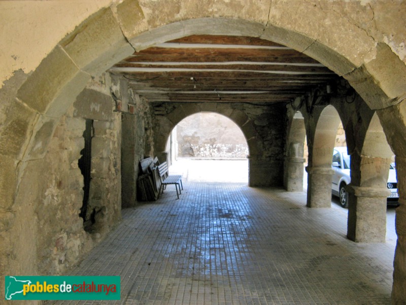 Linyola - Plaça de l´Església (Foto: Albert Esteves, 2008) Linyola - Plaça de l´Església