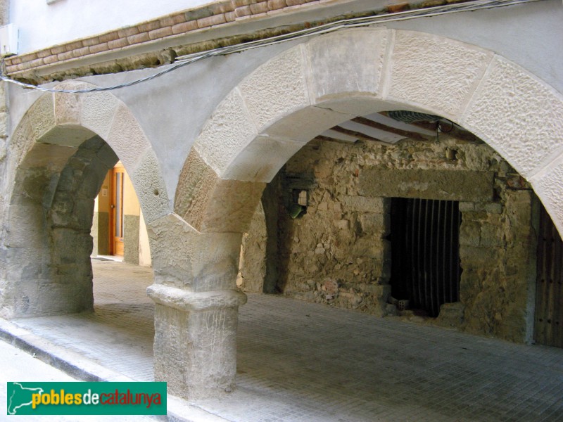 Linyola - Plaça de l´Església (Foto: Albert Esteves, 2008) Linyola - Plaça de l´Església