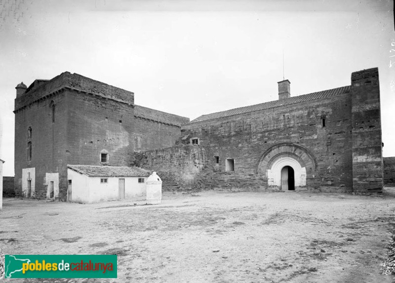 Lleida - Castell i església de Gardeny (Foto: Anònima -Arxiu Fotogràfic Centre Excursionista de Catalunya-, 1882-1929) Lleida - Castell i església de Gardeny