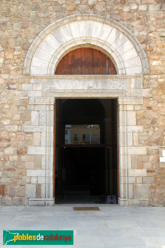 Sant Feliu de Guíxols - Monestir. Porta lateral (Foto: Albert Esteves, 2012) Sant Feliu de Guíxols - Monestir. Porta lateral