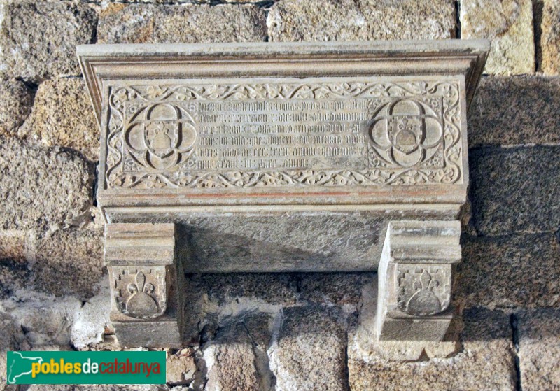 Sant Feliu de Guíxols - Monestir. Sarcòfag de Tomàs Pujadas, 1348 (Foto: Albert Esteves, 2012) Sant Feliu de Guíxols - Monestir. Sarcòfag de Tomàs Pujadas, 1348