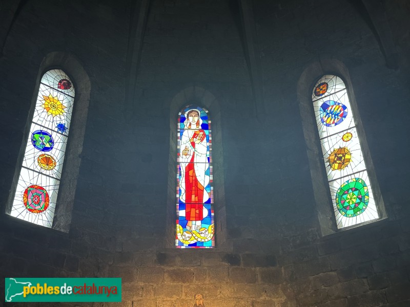 Sant Feliu de Guíxols - Monestir. Vitralls (Foto: Albert Esteves, 2025) Sant Feliu de Guíxols - Monestir. Vitralls