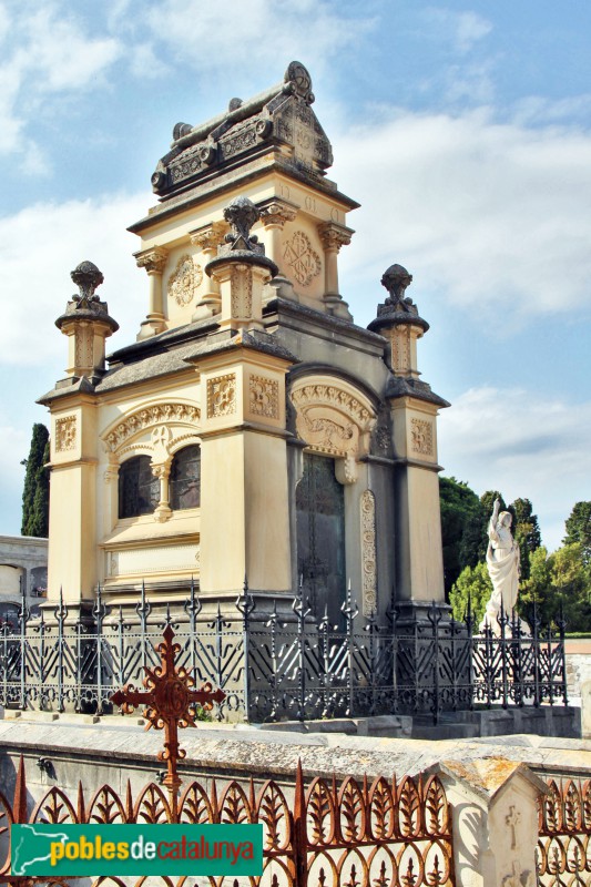 Sant Feliu de Guíxols - Panteó del Marquès de Robert (Foto: Albert Esteves, 2014) Sant Feliu de Guíxols - Panteó del Marquès de Robert