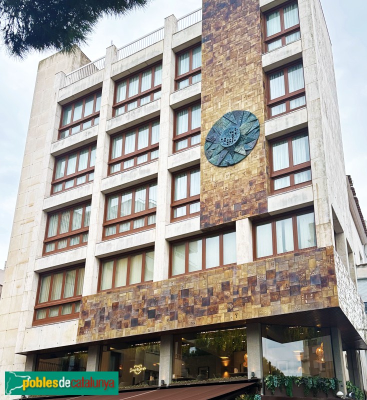 Lloret de Mar - Mosaics a la plaça de l'Església