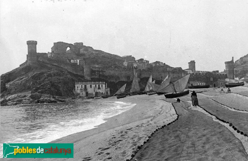 Tossa de Mar - Muralles (Foto: <i>Anònima - Arxiu Centre Excursionista de Catalunya-</i>, 1890-1930) Tossa de Mar - Muralles
