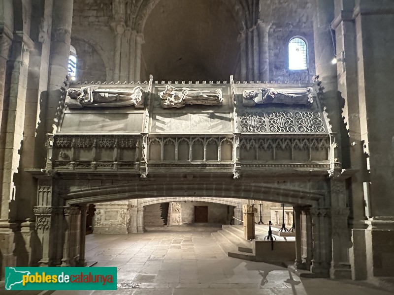 Monestir de Poblet - Panteó reial. Conjunt del costat de l'Evangeli, cara exterior (Foto: Albert Esteves, 2025) Monestir de Poblet - Panteó reial. Conjunt del costat de l'Evangeli, cara exterior