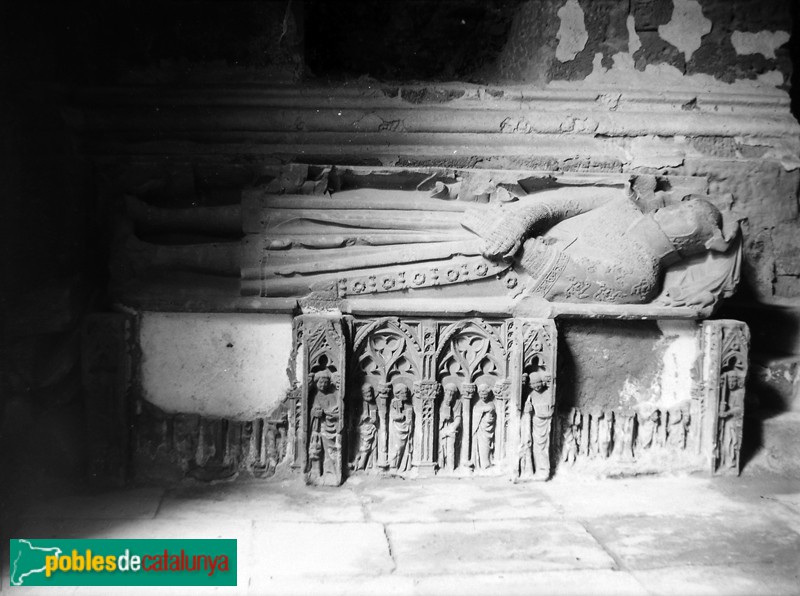 Monestir de Poblet - Sepulcre de Ramon Folc VI de Cardona. Original de vidre Llegat Dolors Moros (Museu d'Art Jaume Morera)