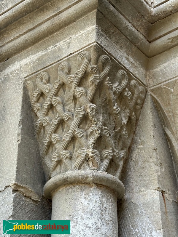 Monestir de Poblet - Capitell del claustre (Foto: Albert Esteves, 2025) Monestir de Poblet - Capitell del claustre