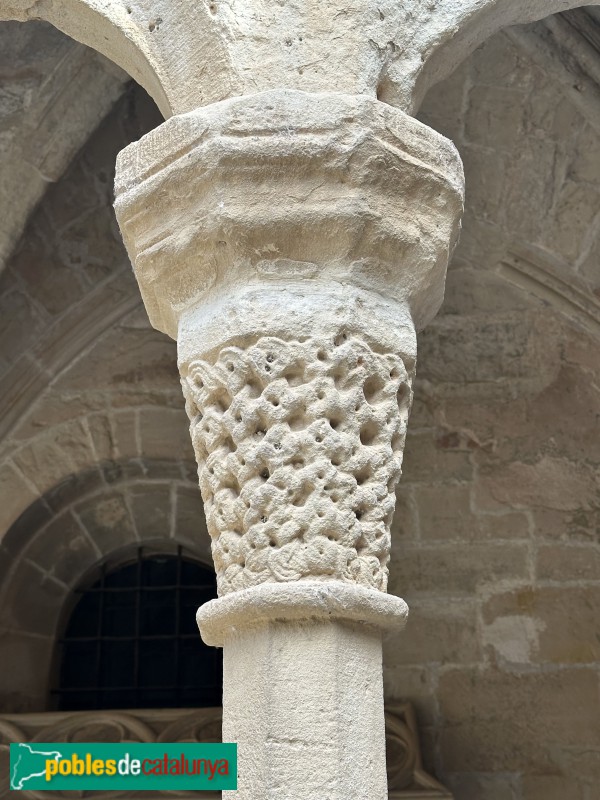 Monestir de Poblet - Capitell del claustre (Foto: Albert Esteves, 2025) Monestir de Poblet - Capitell del claustre